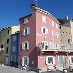 Piran Charming Apartment Facing Sea !