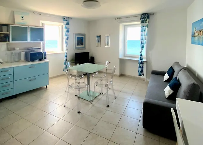 Piran Charming Apartment Facing Sea !