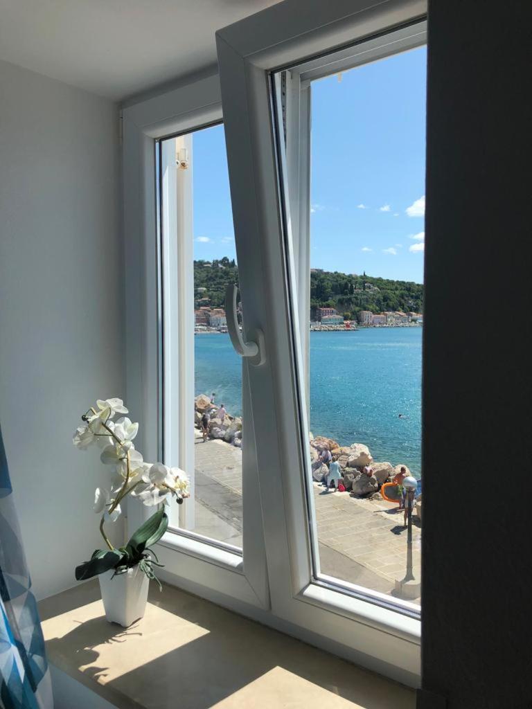 Charming Facing Sea ! *